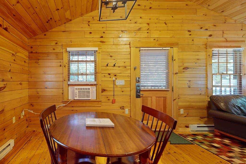 Robin Cabin 84