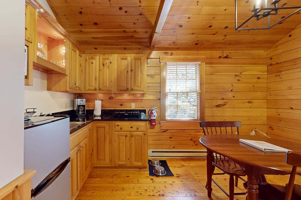 Robin Cabin 84