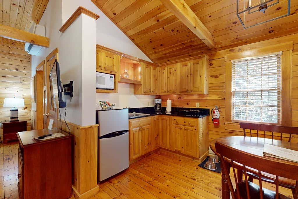 Robin Cabin 84