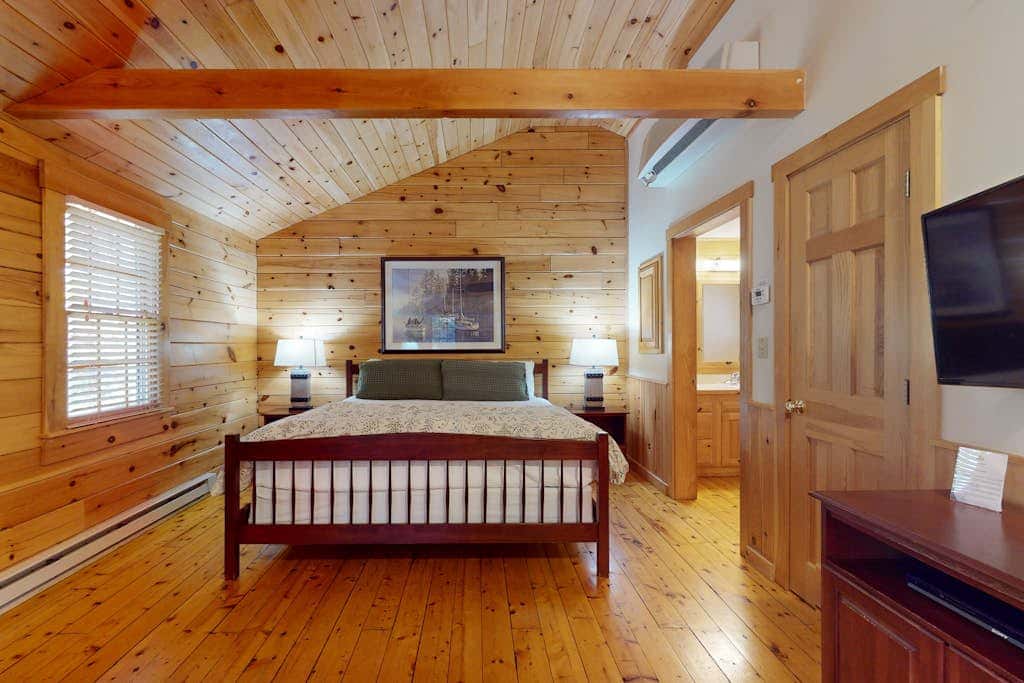 Robin Cabin 84
