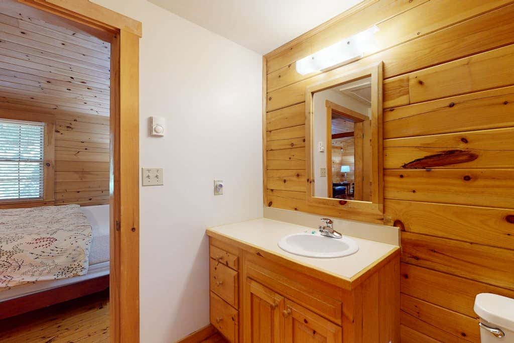Robin Cabin 84