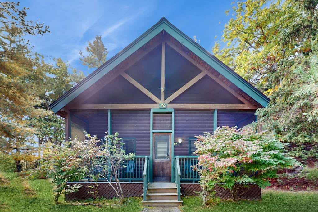Spacious cabin w/ full kitchen & fireplace -Enjoy a no WiFi Unplugged Experience