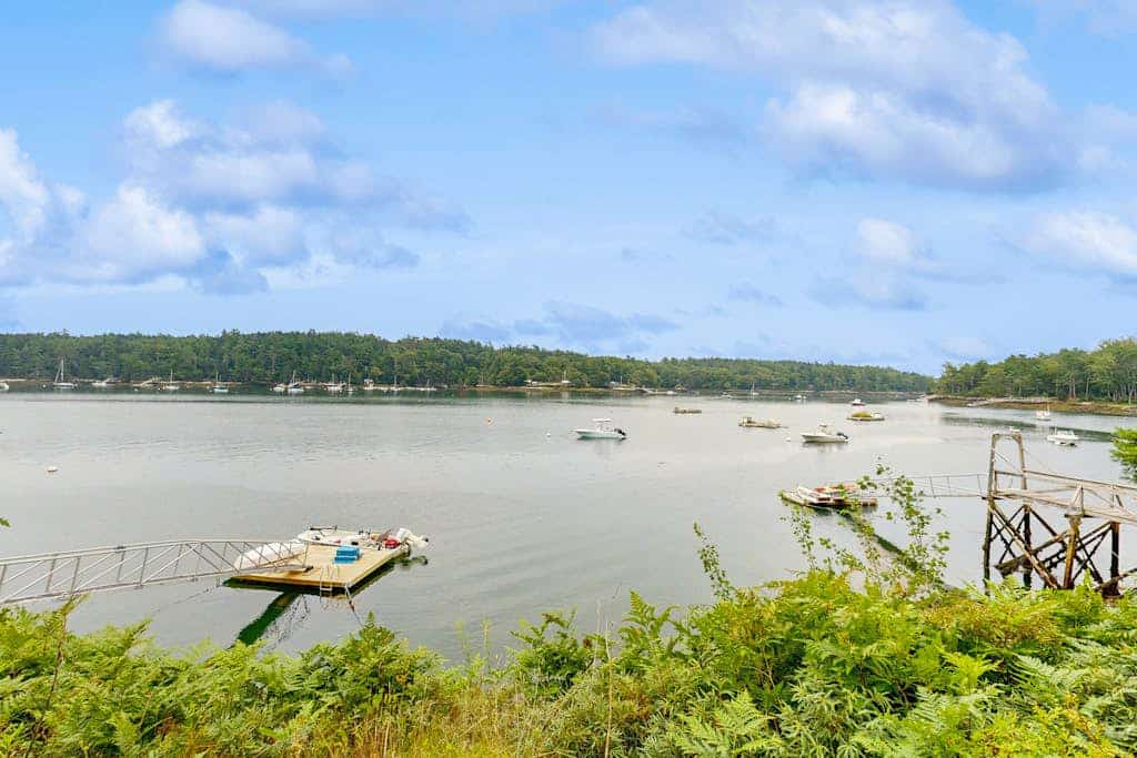Charming Oceanfront Home with Stunning Water Views and Wifi