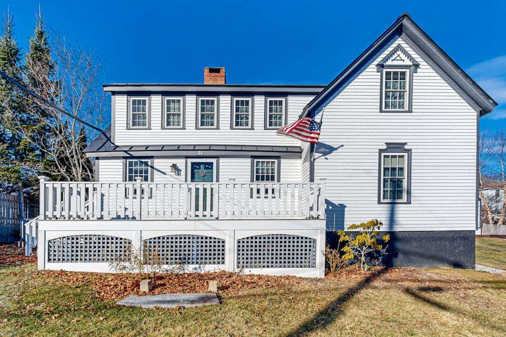 Cozy apartment near the river:  walk to town & local attractions