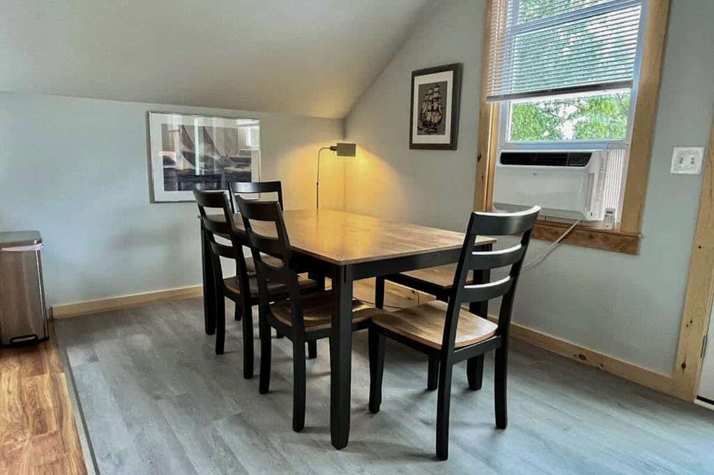 Charming apartment with ocean views, private deck, and easy bay access