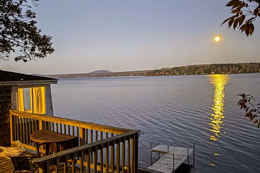 Idyllic Lakefront Retreat:  pvt dock & beach for kayaking, swimming & fishing