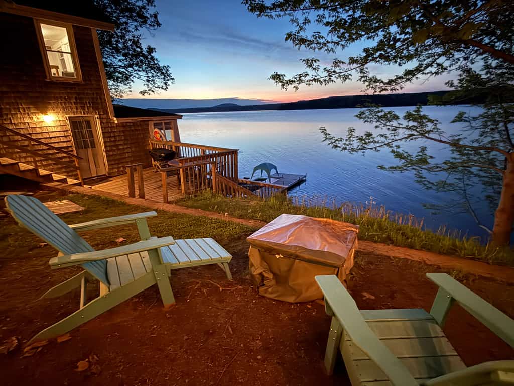 Idyllic Lakefront Retreat:  pvt dock & beach for kayaking, swimming & fishing