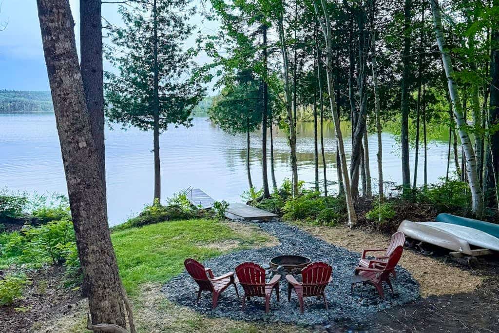 Cozy log cabin w/ deck, BBQ grill & outdoor firepit on Lower Wilson Pond