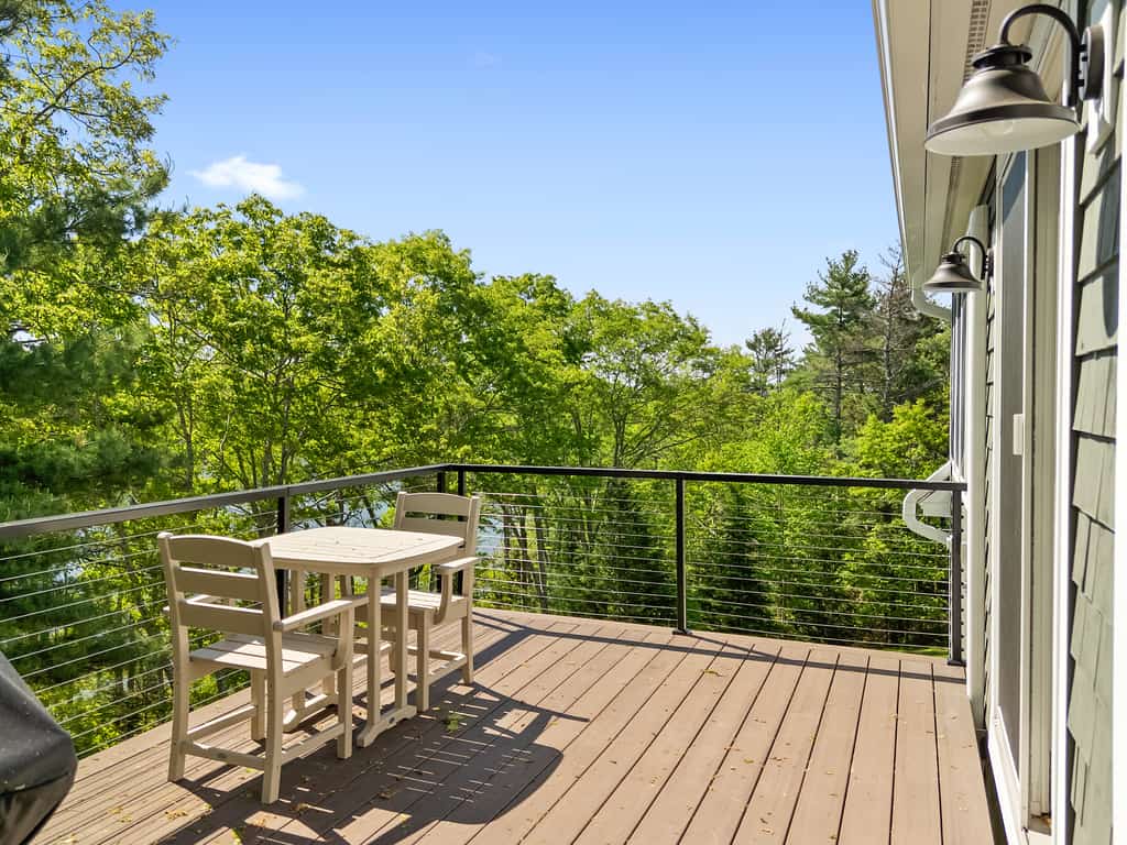 Barter Island Escape- Charming coastal unit with deck, grill, fire pit, and jetted tub