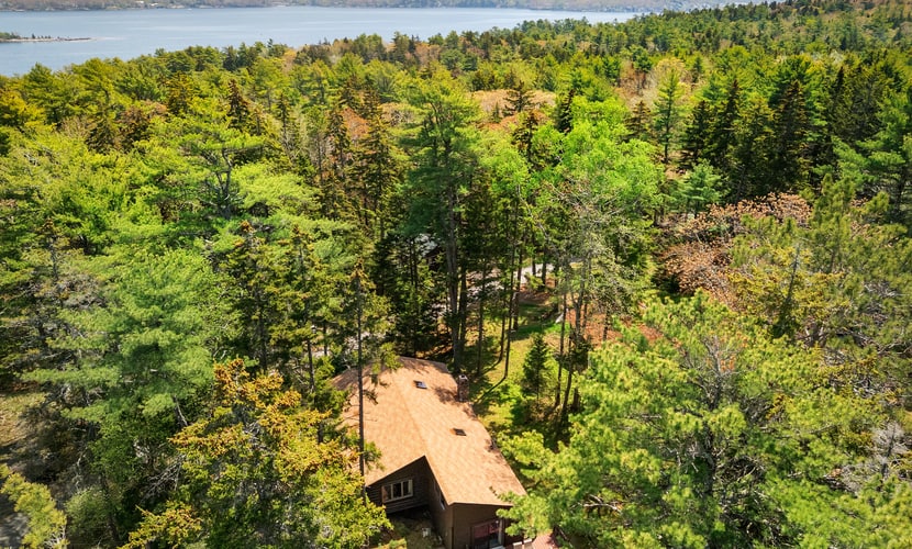 Cozy home with serene views, wood-burning fireplace & wifi