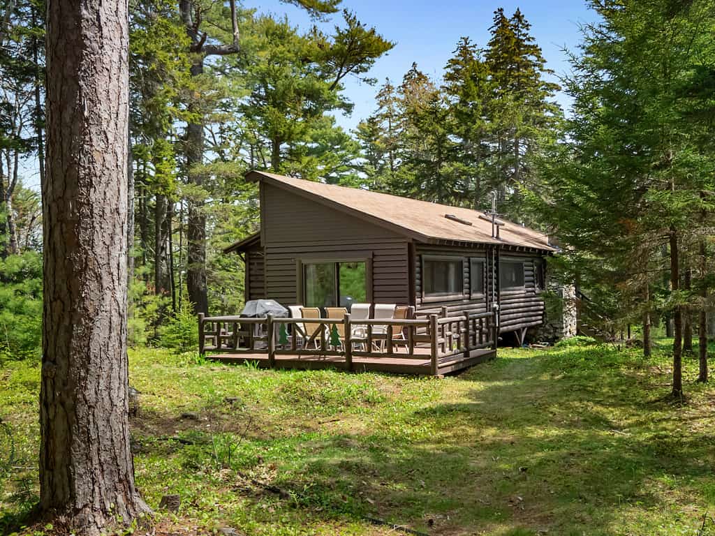 Cozy home with serene views, wood-burning fireplace & wifi