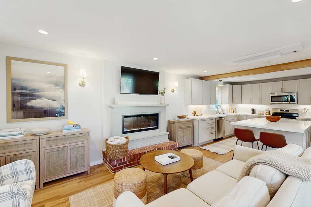 Stunning Home with Lake Views, Private Beach Access