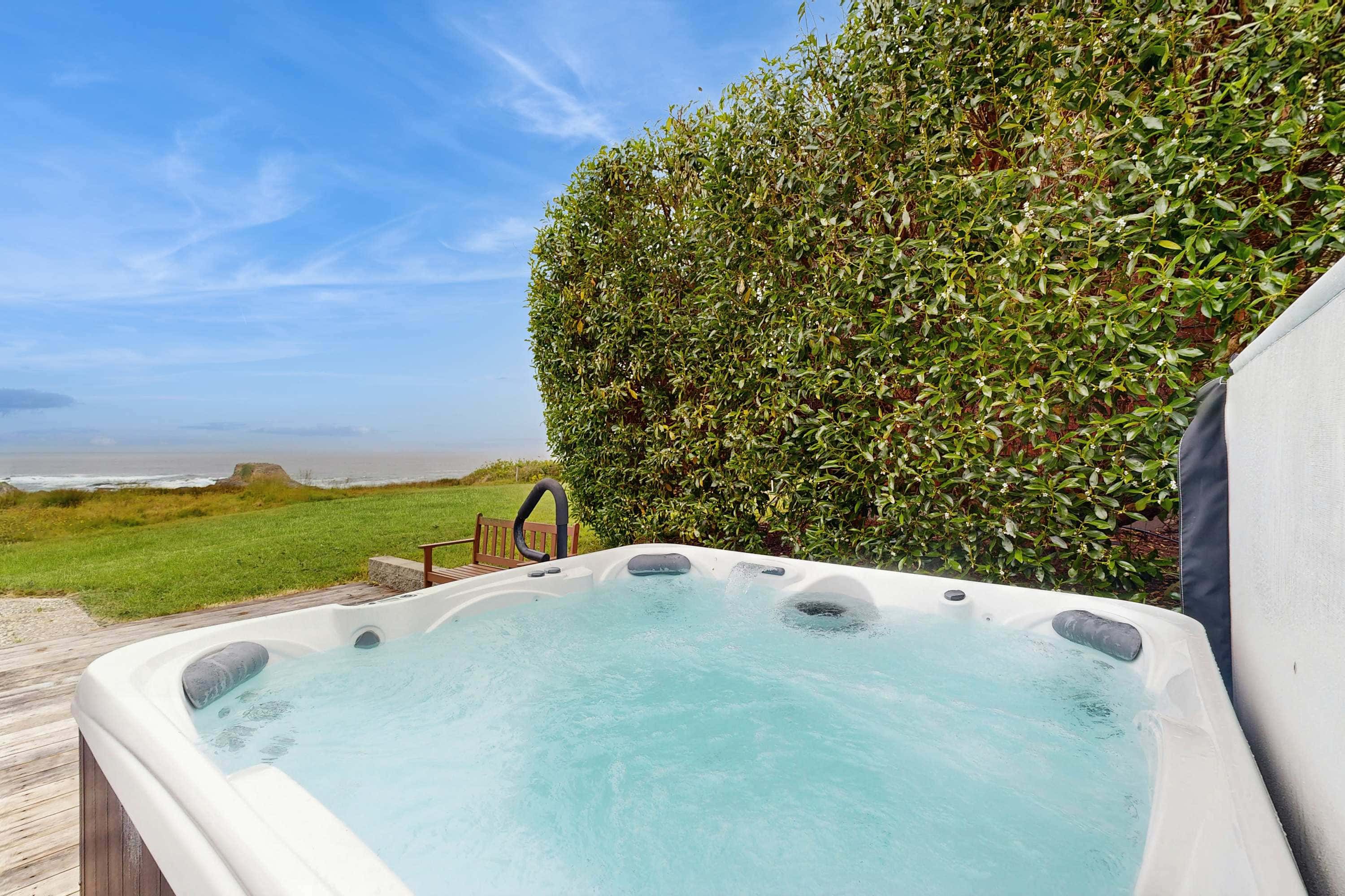 Mendocino Oceanfront Home - Hot Tub & BBQ