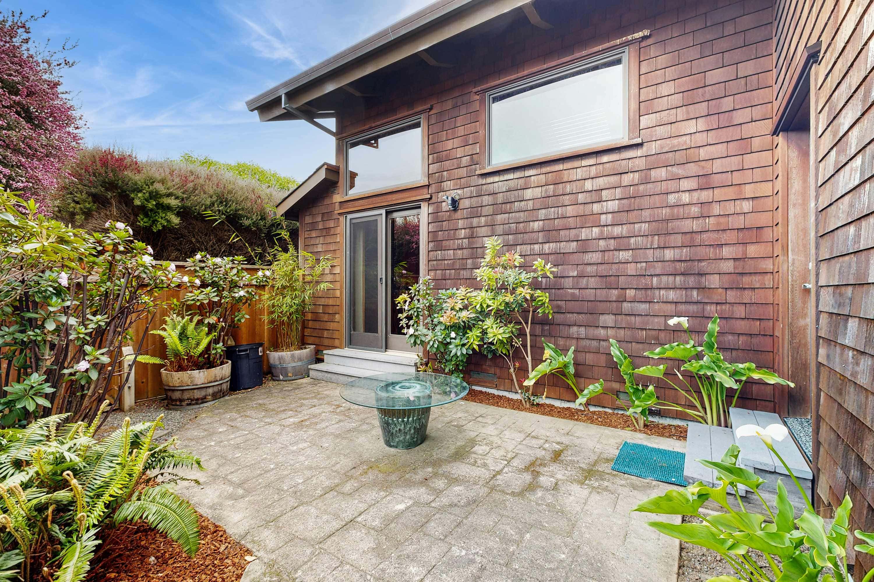 Mendocino Oceanfront Home - Hot Tub & BBQ