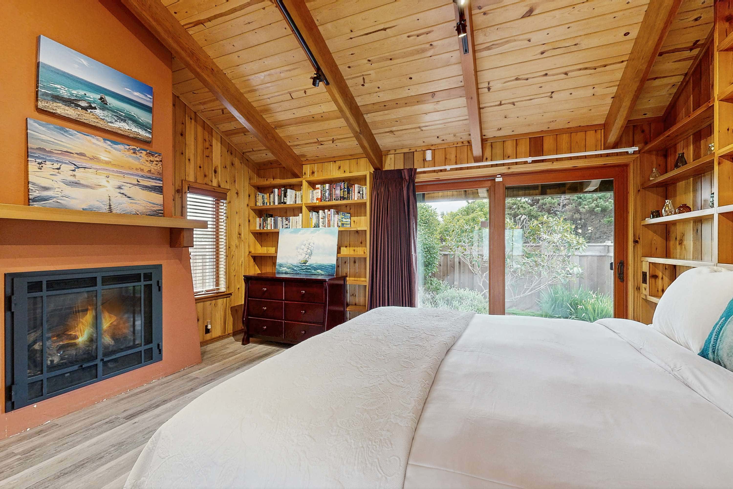 Mendocino Oceanfront Home - Hot Tub & BBQ