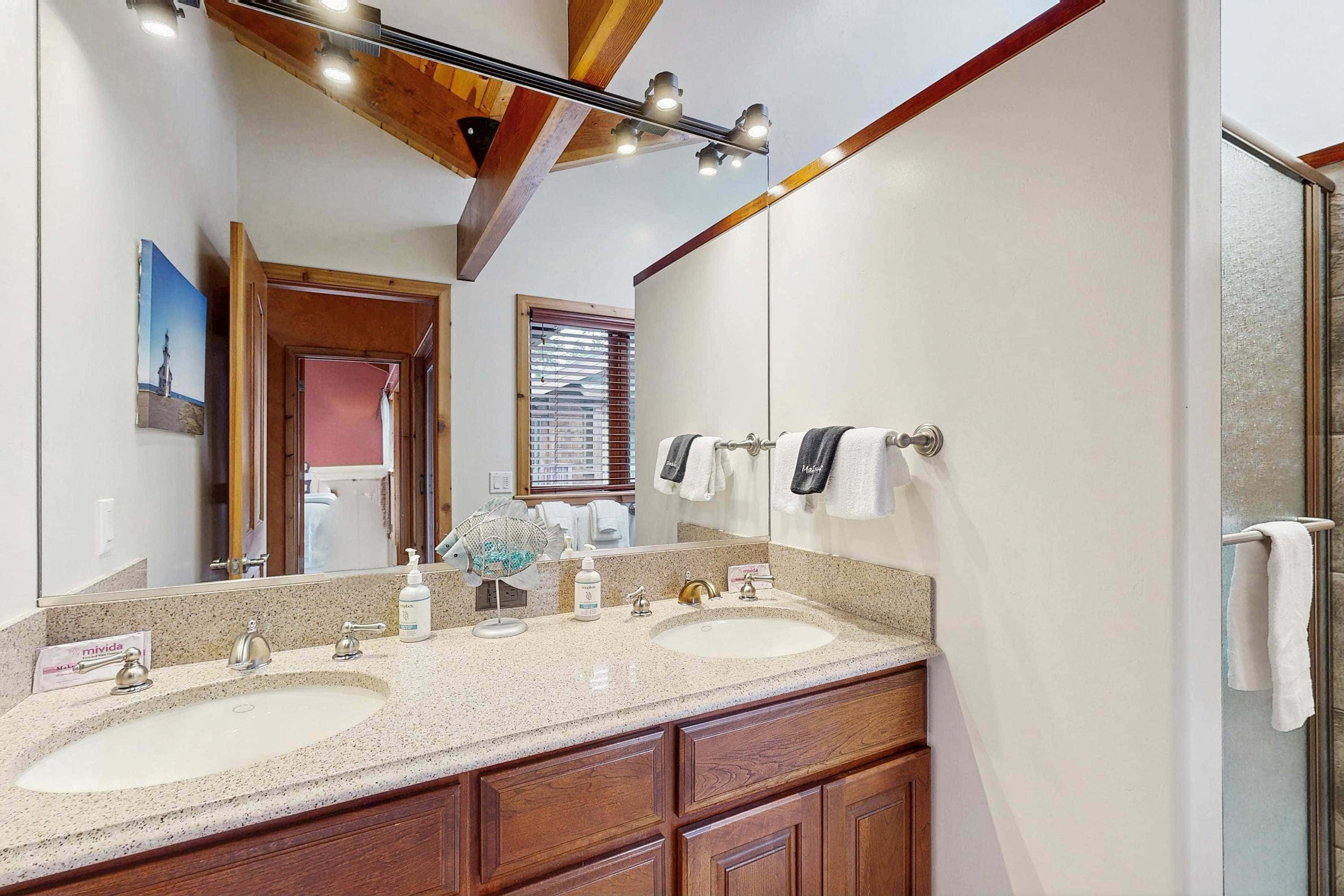 Mendocino Oceanfront Home - Hot Tub & BBQ
