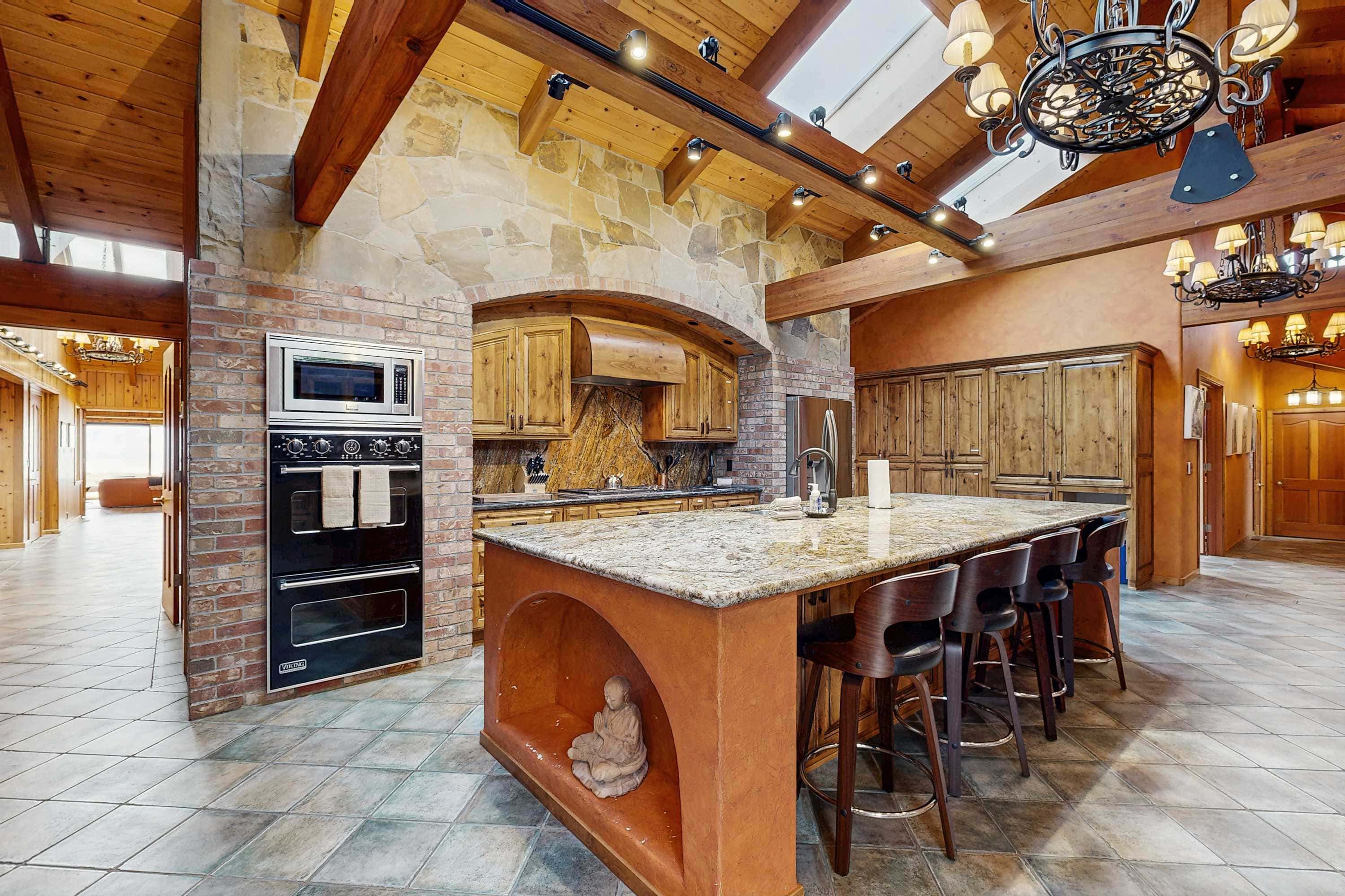 Mendocino Oceanfront Home - Hot Tub & BBQ