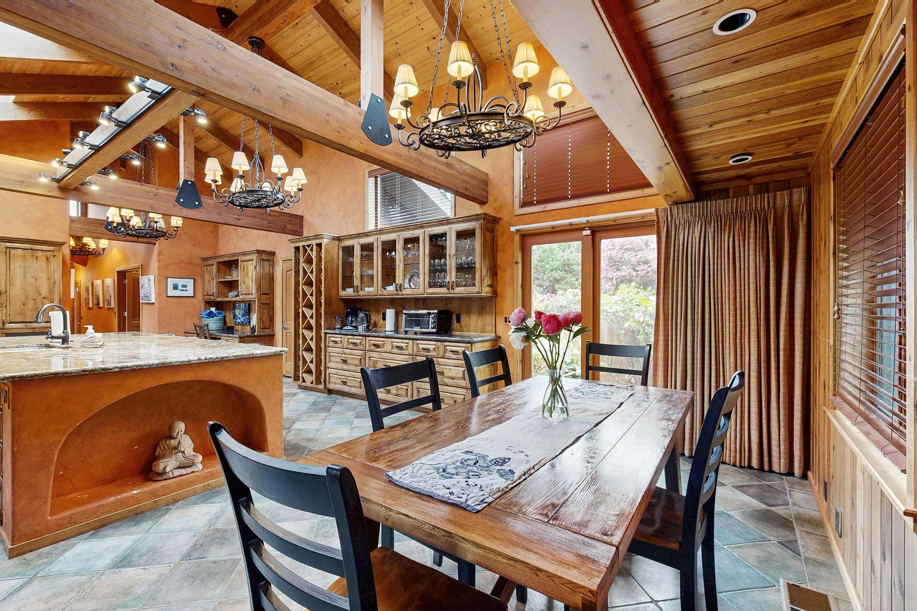 Mendocino Oceanfront Home - Hot Tub & BBQ