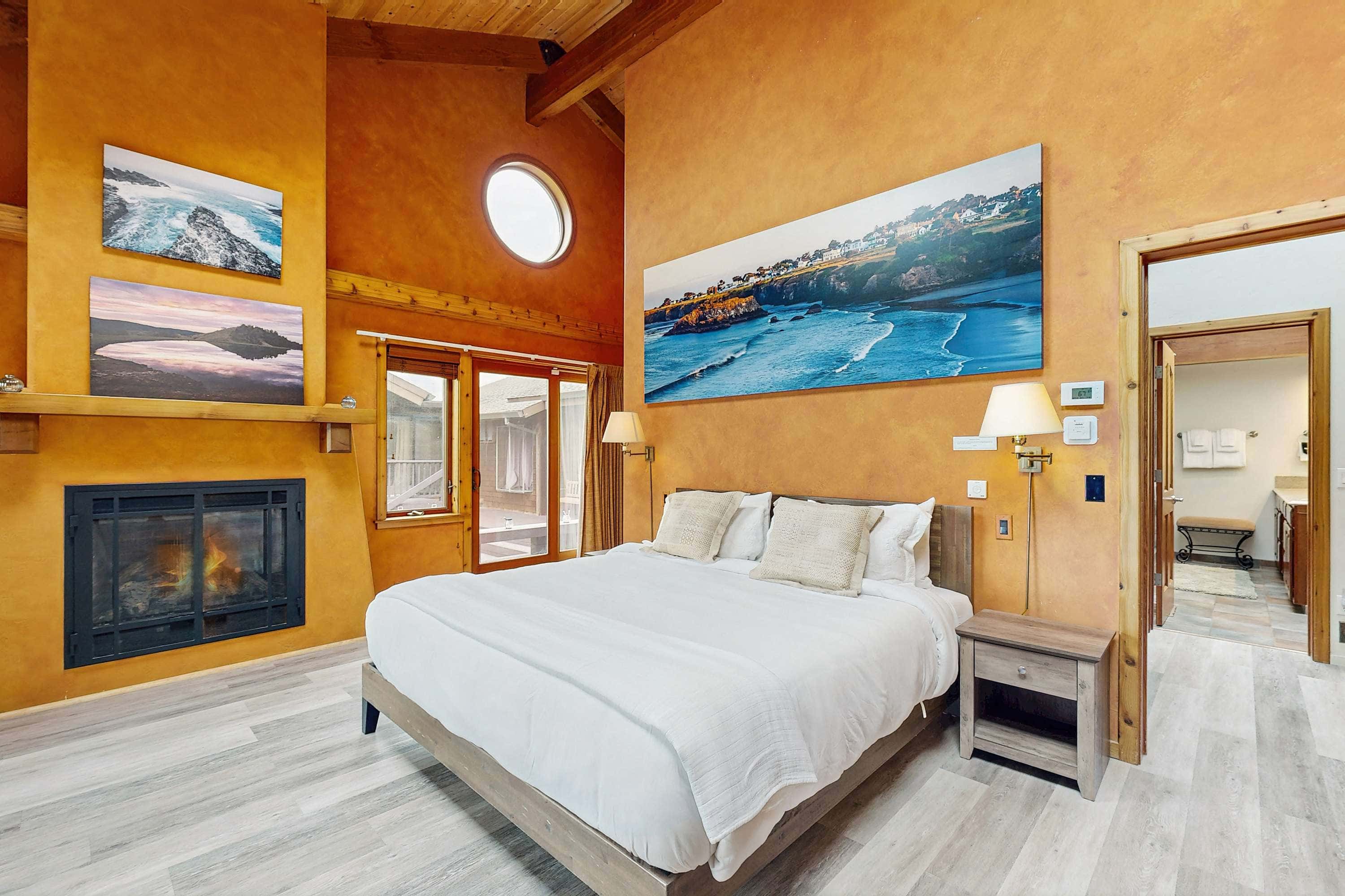Mendocino Oceanfront Home - Hot Tub & BBQ