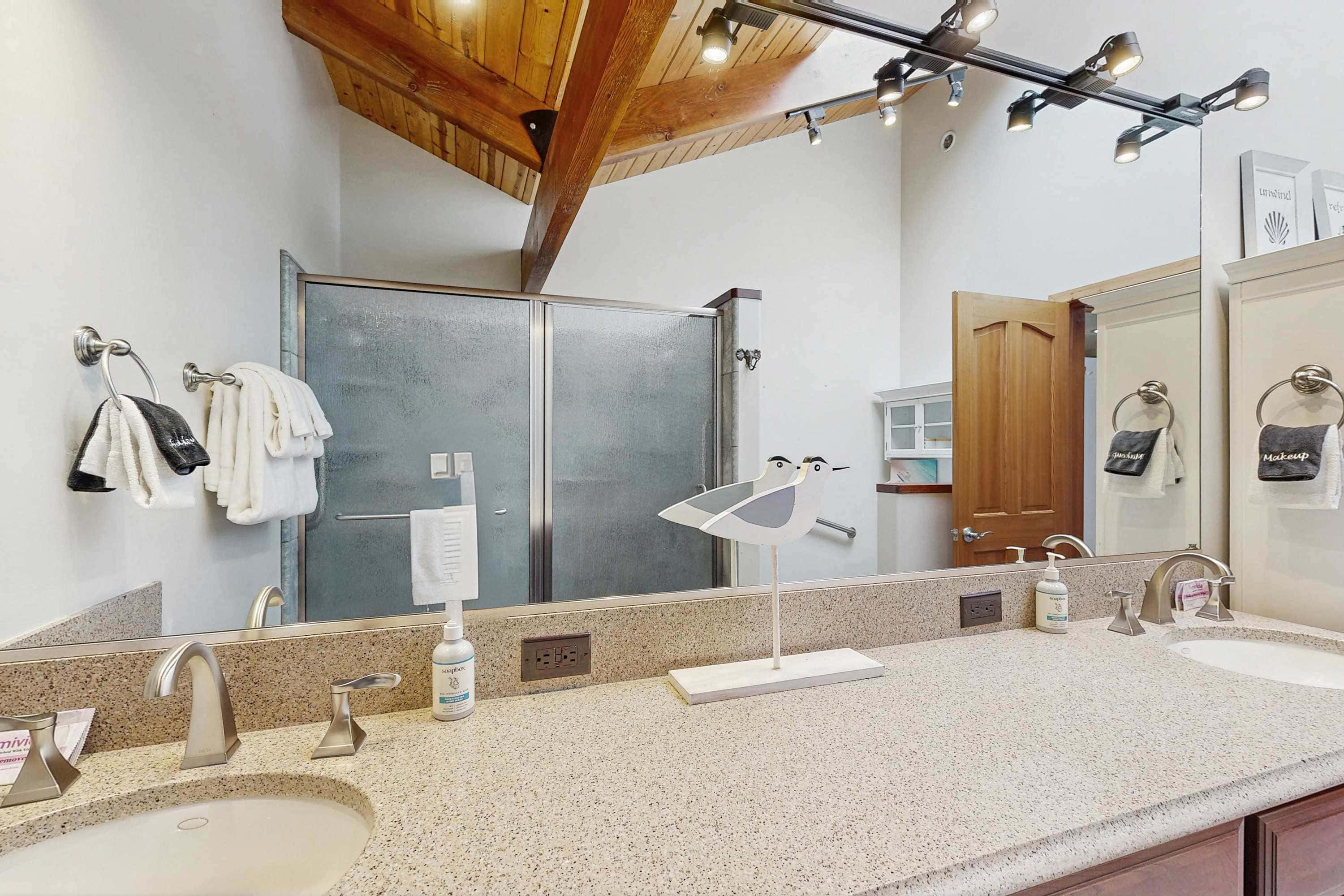 Mendocino Oceanfront Home - Hot Tub & BBQ