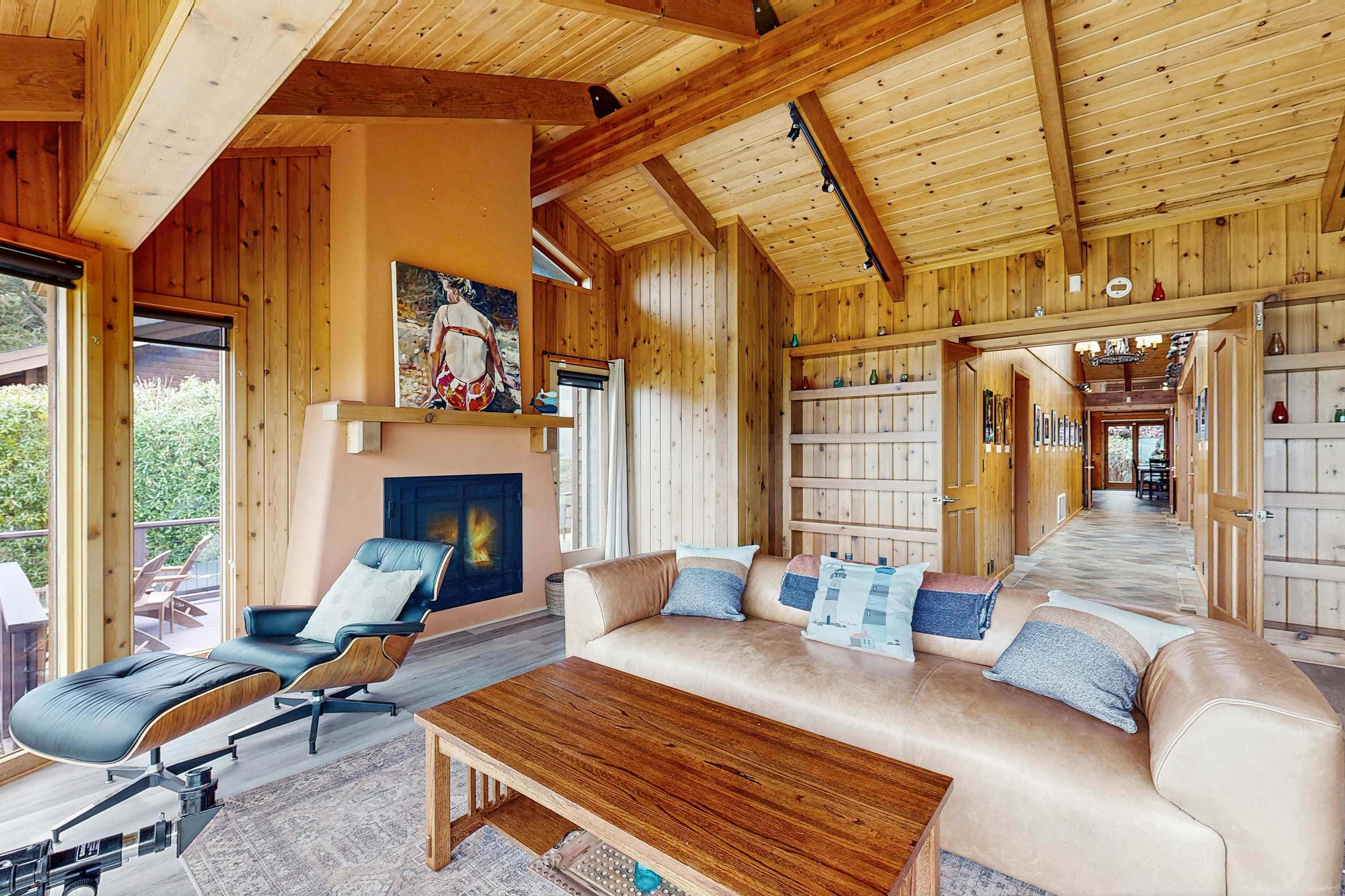 Mendocino Oceanfront Home - Hot Tub & BBQ