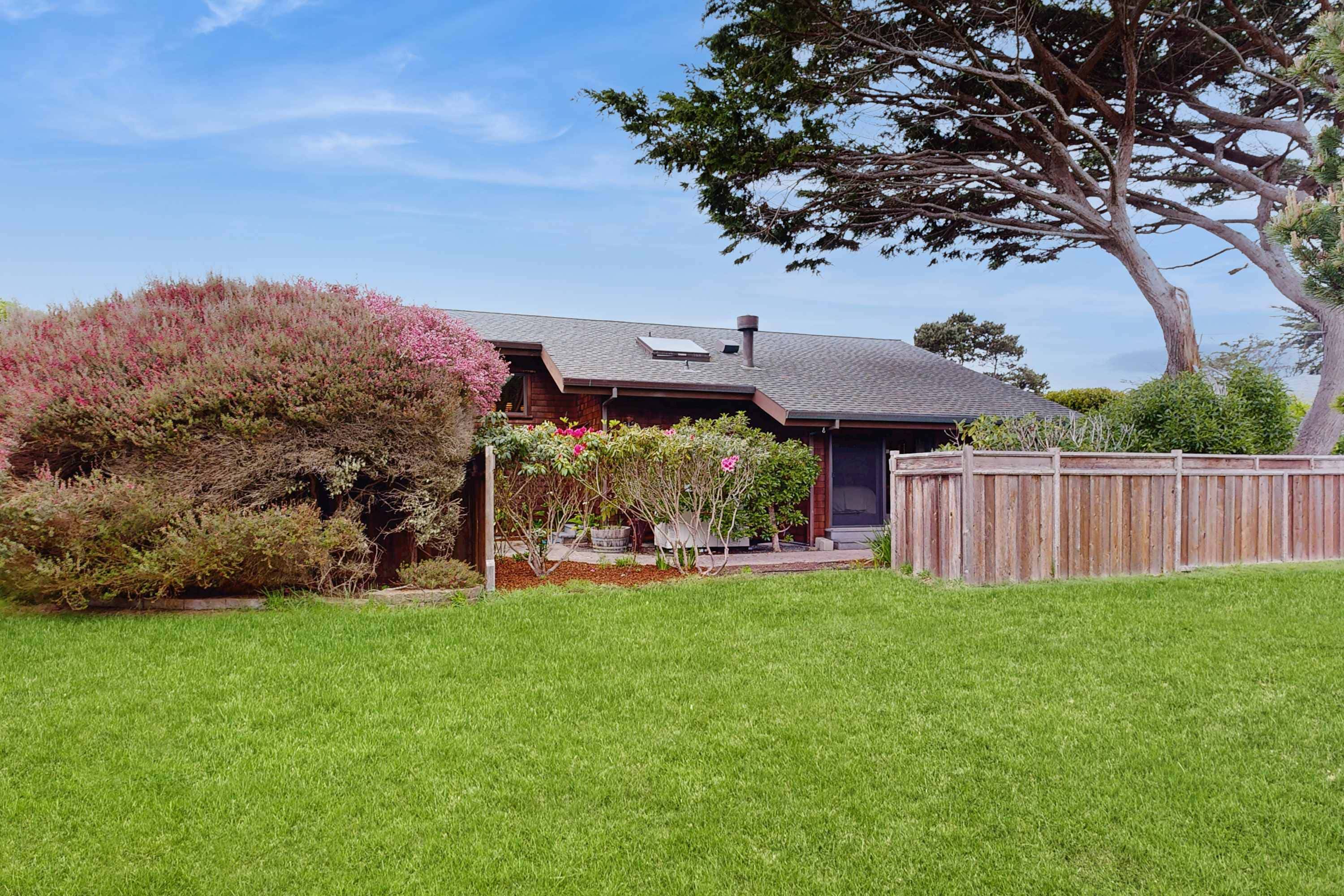 Mendocino Oceanfront Home - Hot Tub & BBQ