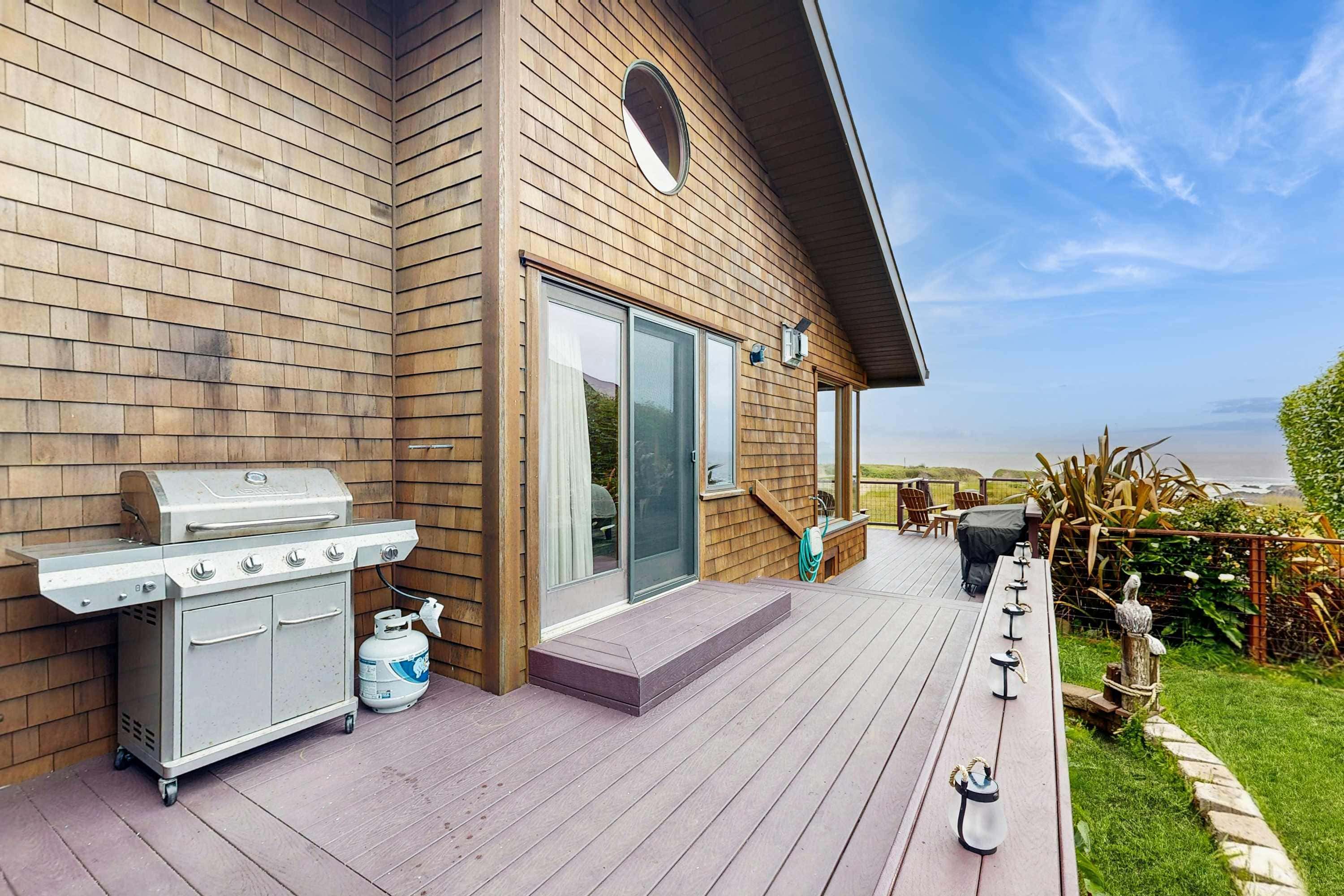 Mendocino Oceanfront Home - Hot Tub & BBQ