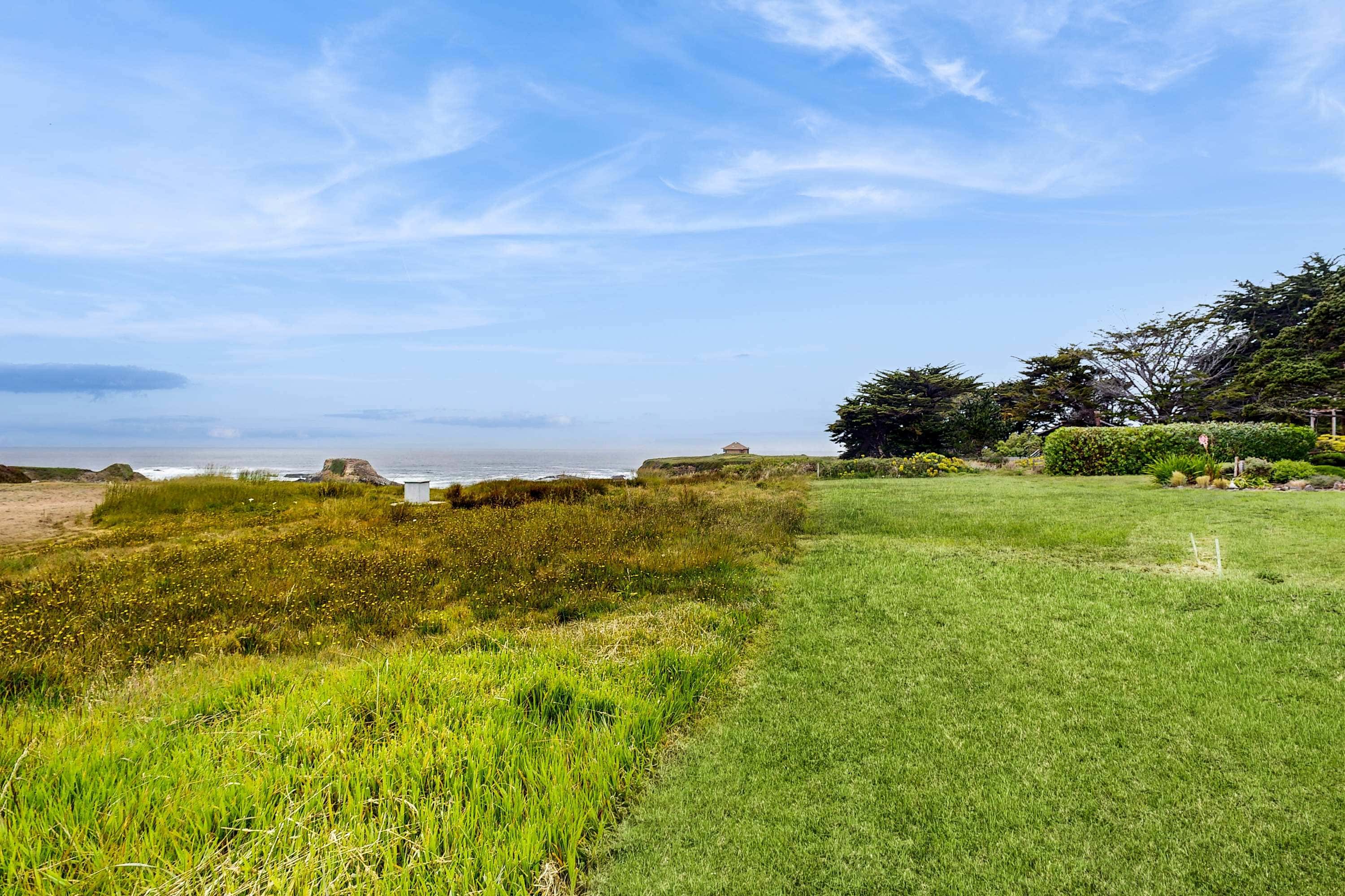 Mendocino Oceanfront Home - Hot Tub & BBQ