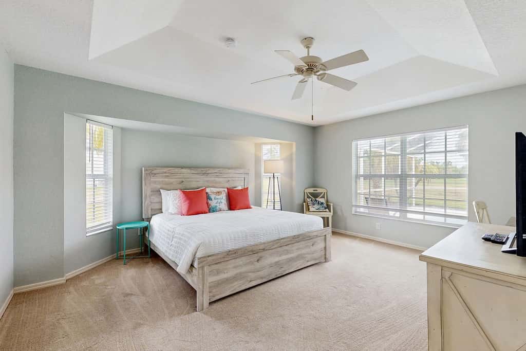 Pet Friendly Home with Outdoor Space & Private Pool