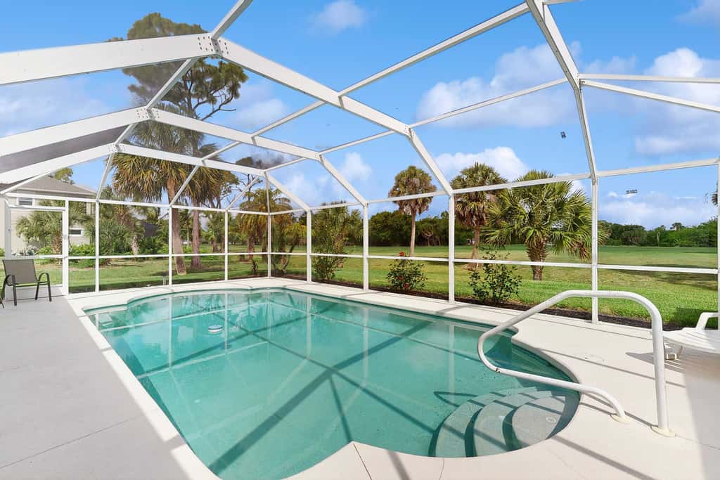 Pet Friendly Home with Outdoor Space & Private Pool