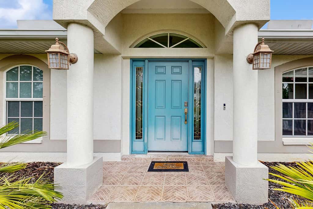 Pet Friendly Home with Outdoor Space & Private Pool