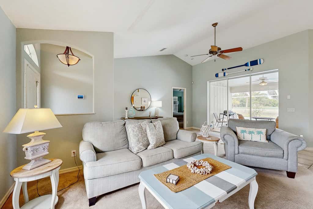 Pet Friendly Home with Outdoor Space & Private Pool