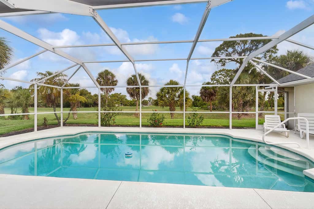 Pet Friendly Home with Outdoor Space & Private Pool