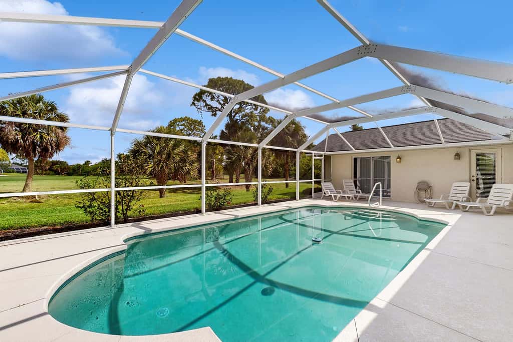 Pet Friendly Home with Outdoor Space & Private Pool
