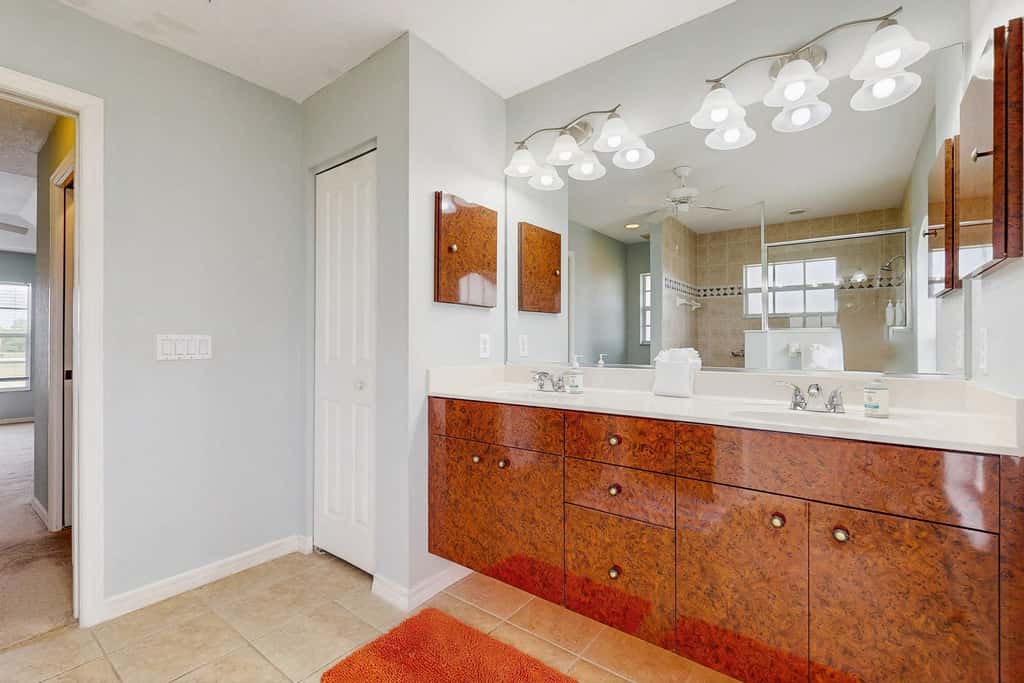 Pet Friendly Home with Outdoor Space & Private Pool