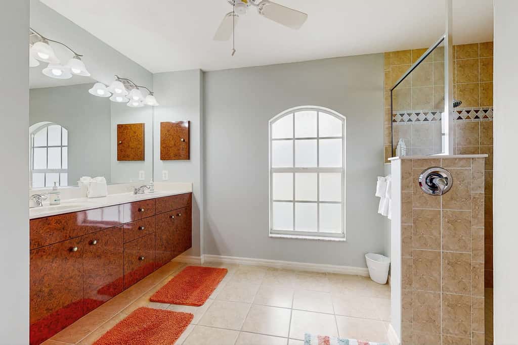 Pet Friendly Home with Outdoor Space & Private Pool