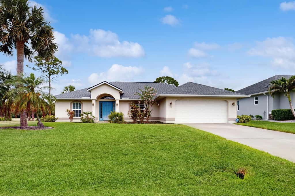 Pet Friendly Home with Outdoor Space & Private Pool