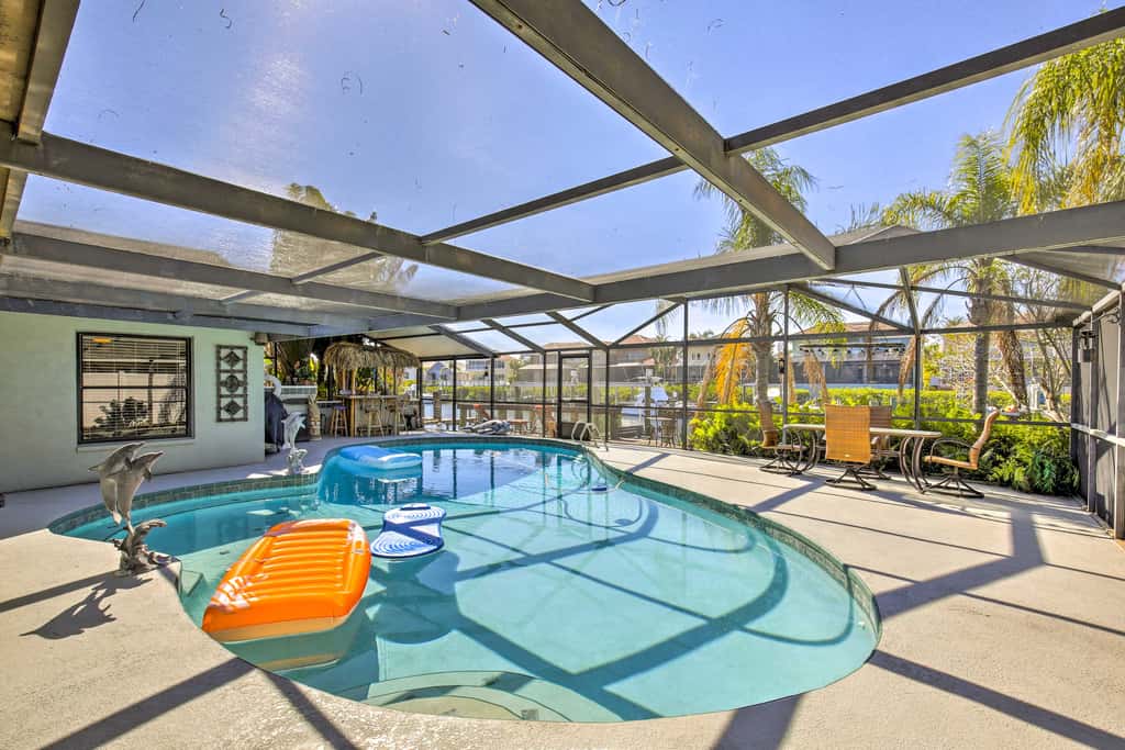 Solar-Heated Pool! Tropical Apollo Beach Hideaway