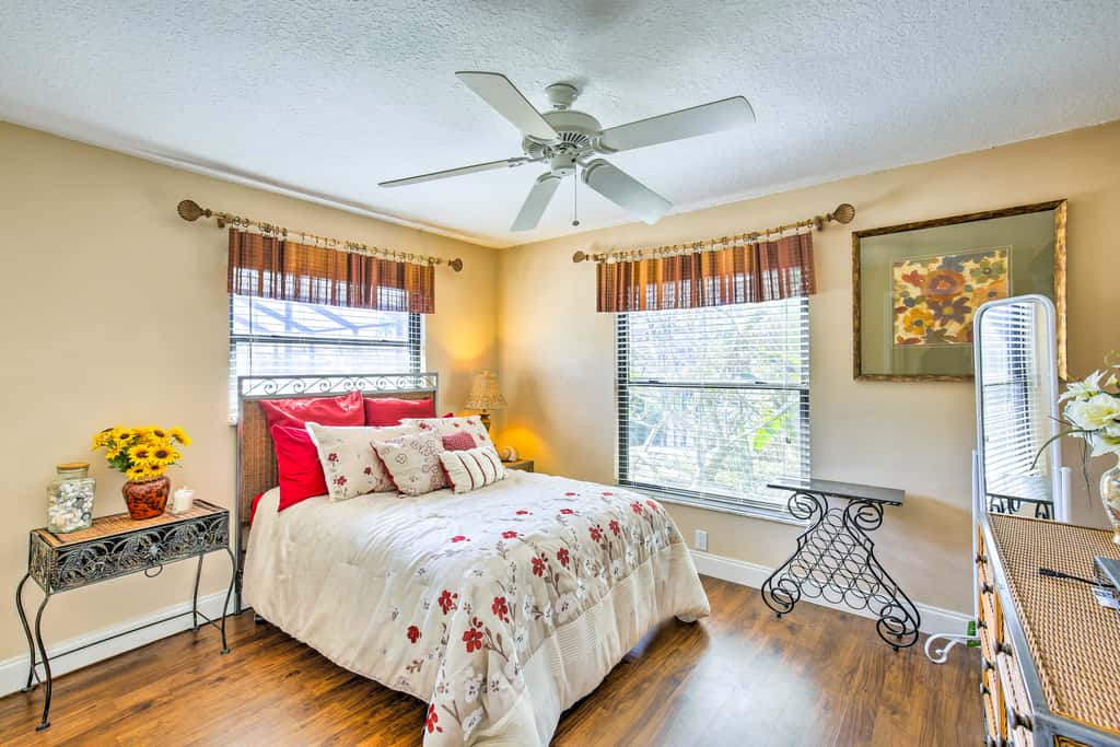 Solar-Heated Pool! Tropical Apollo Beach Hideaway