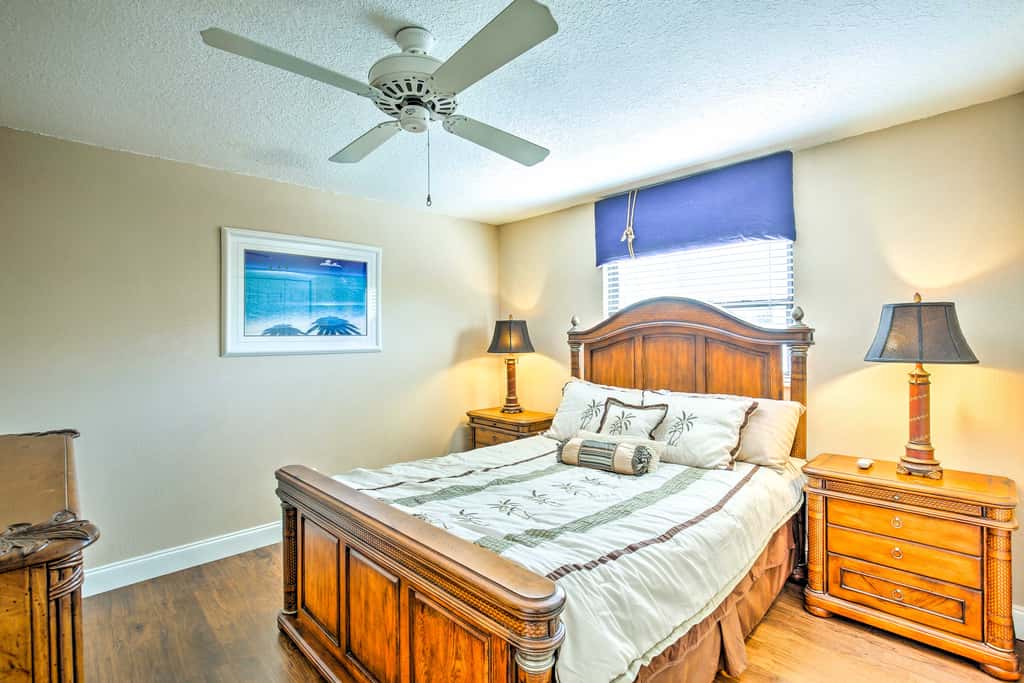 Solar-Heated Pool! Tropical Apollo Beach Hideaway