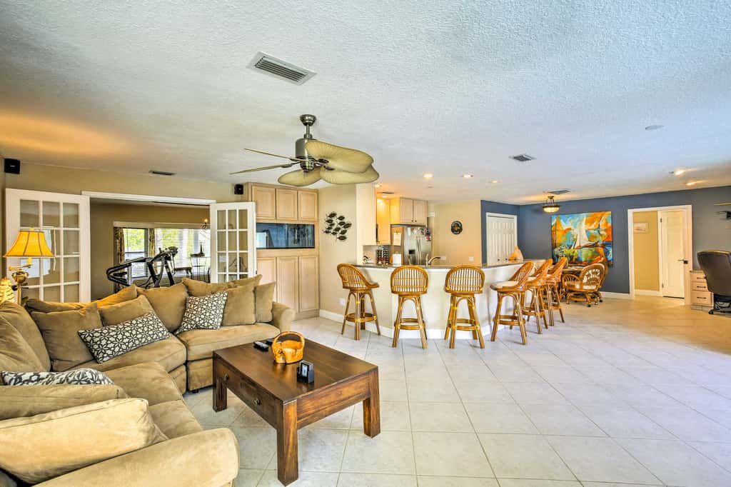 Solar-Heated Pool! Tropical Apollo Beach Hideaway