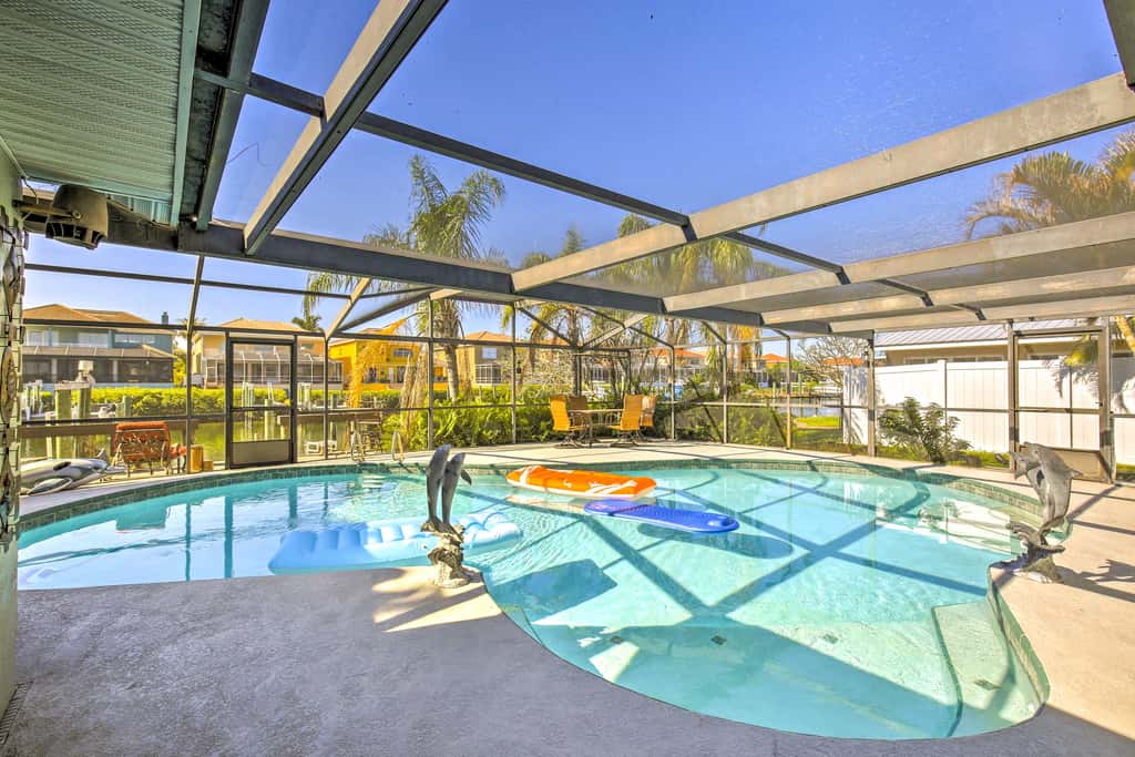Solar-Heated Pool! Tropical Apollo Beach Hideaway
