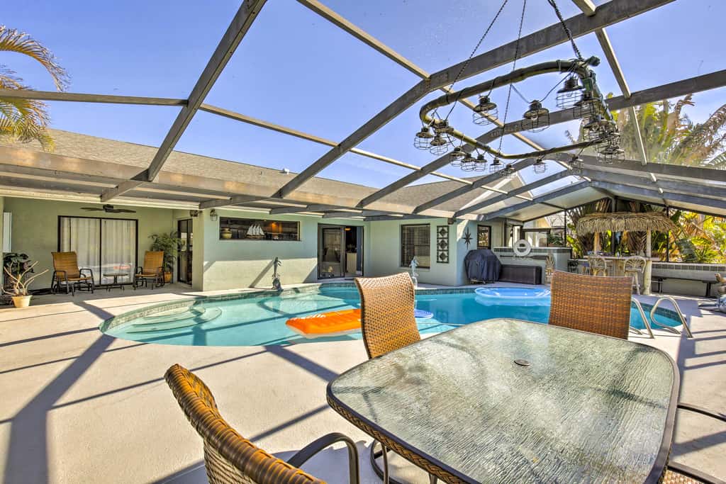 Solar-Heated Pool! Tropical Apollo Beach Hideaway