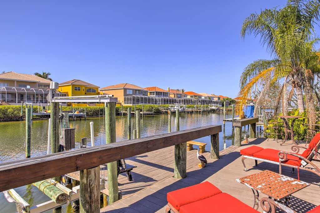 Solar-Heated Pool! Tropical Apollo Beach Hideaway
