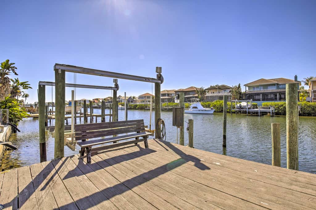 Solar-Heated Pool! Tropical Apollo Beach Hideaway