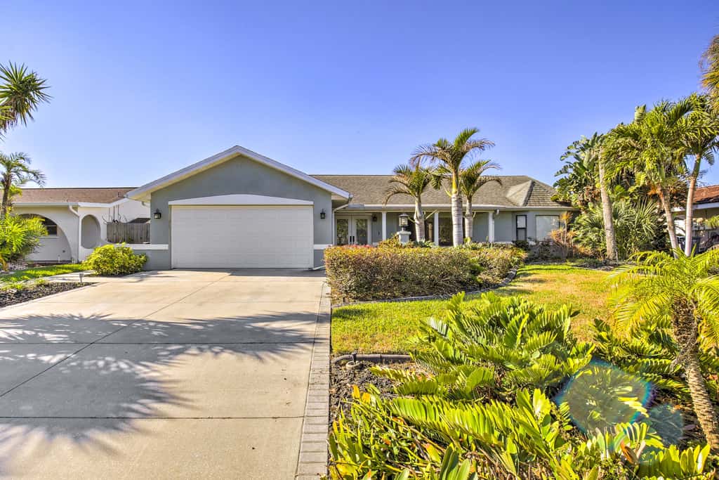 Solar-Heated Pool! Tropical Apollo Beach Hideaway