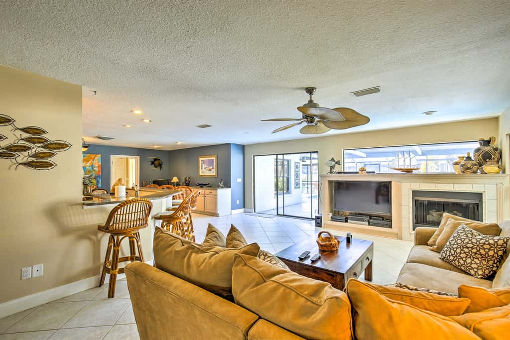 Solar-Heated Pool! Tropical Apollo Beach Hideaway