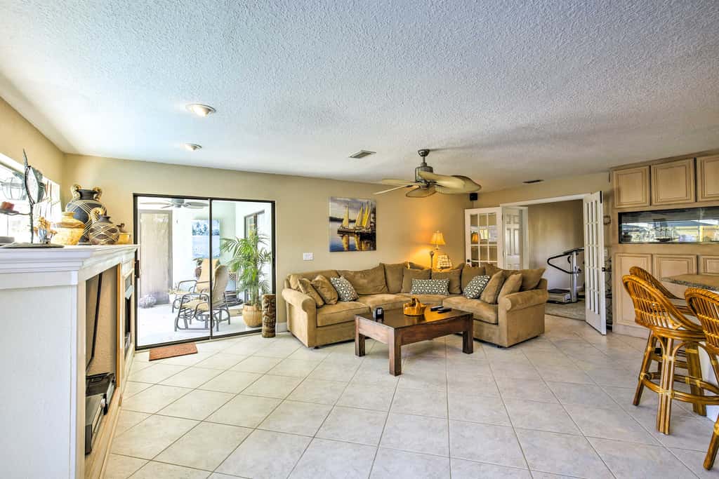 Solar-Heated Pool! Tropical Apollo Beach Hideaway