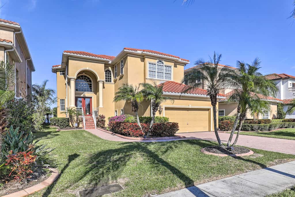 Waterfront Gem w/ Pool & Dock in Apollo Beach