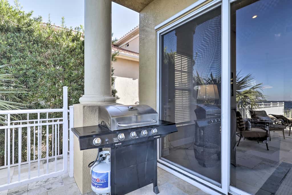 Waterfront Gem w/ Pool & Dock in Apollo Beach
